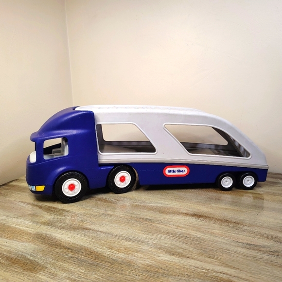 LITTLE TIKES 28 inch semi toy - Picture 1 of 12